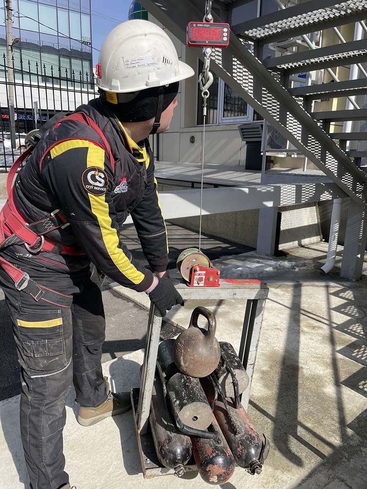 Ispytanie-ograzhdenij-krovli2