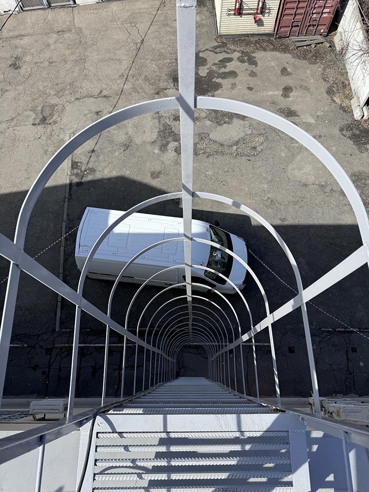 монтаж-эвакуационных-лестниц